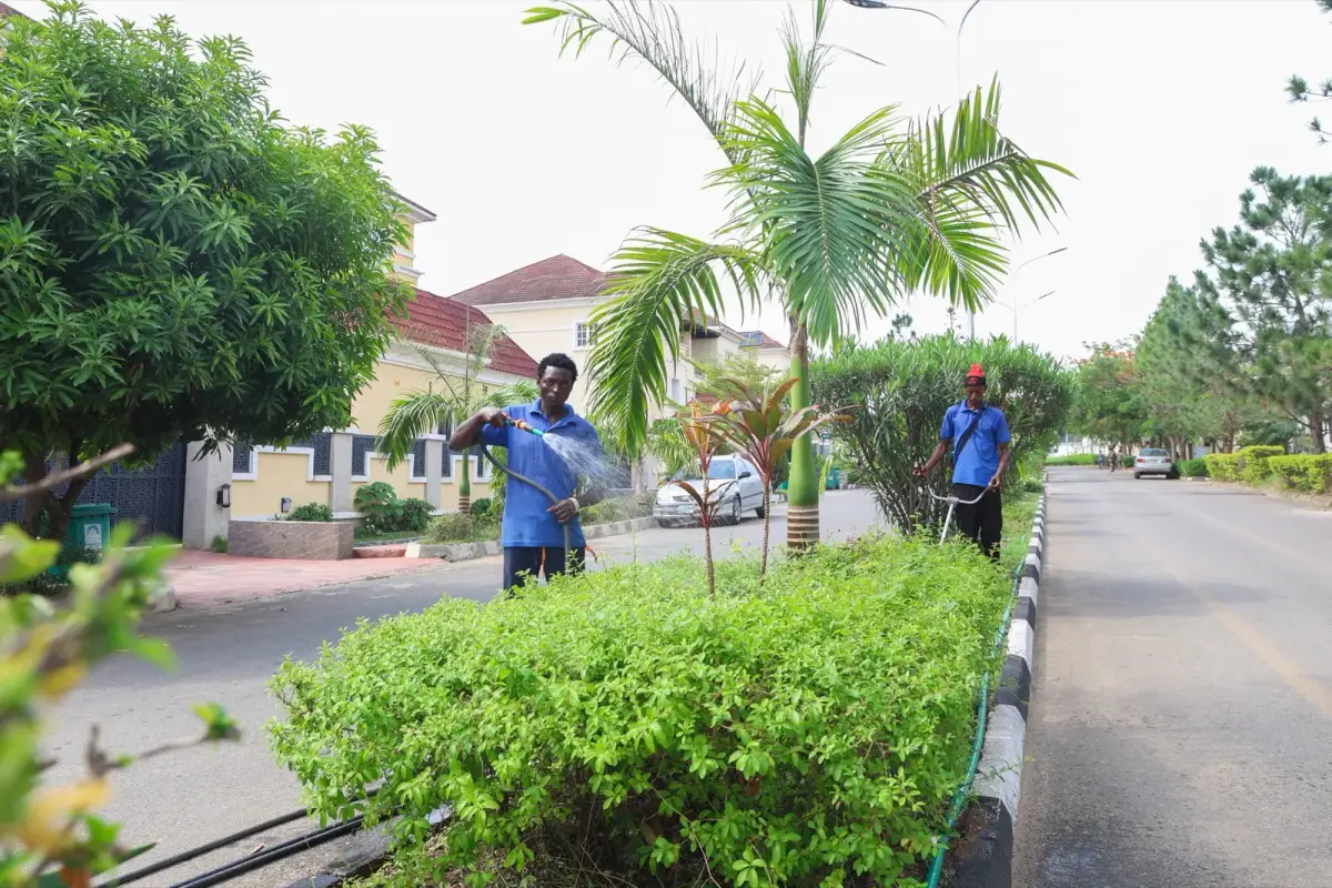 SAEG FM grounds team at work